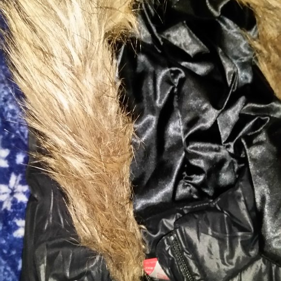 New Hello Kitty Puffer Jacket sz 4T - Picture 4 of 5